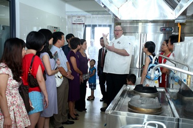 Trường Canada Maple Bear khai trương khu chế biến thực phẩm mới