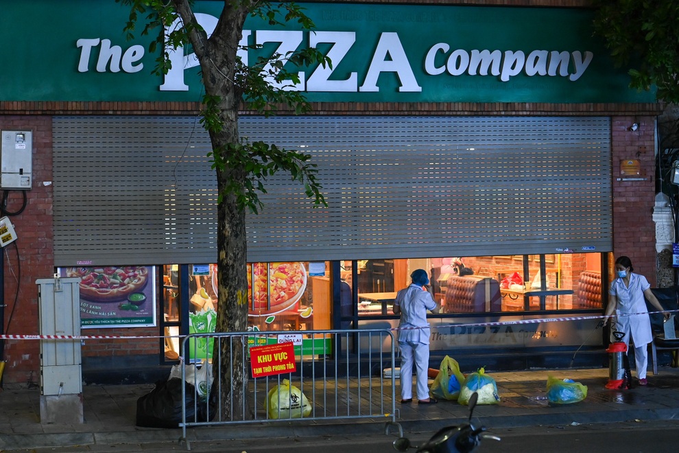 Phong tỏa quán pizza trên phố lớn Hà Nội do có nhân viên nghi mắc Covid-19 - 5 Phong tỏa quán pizza trên phố lớn Hà Nội do có nhân viên nghi mắc Covid-19 - 5