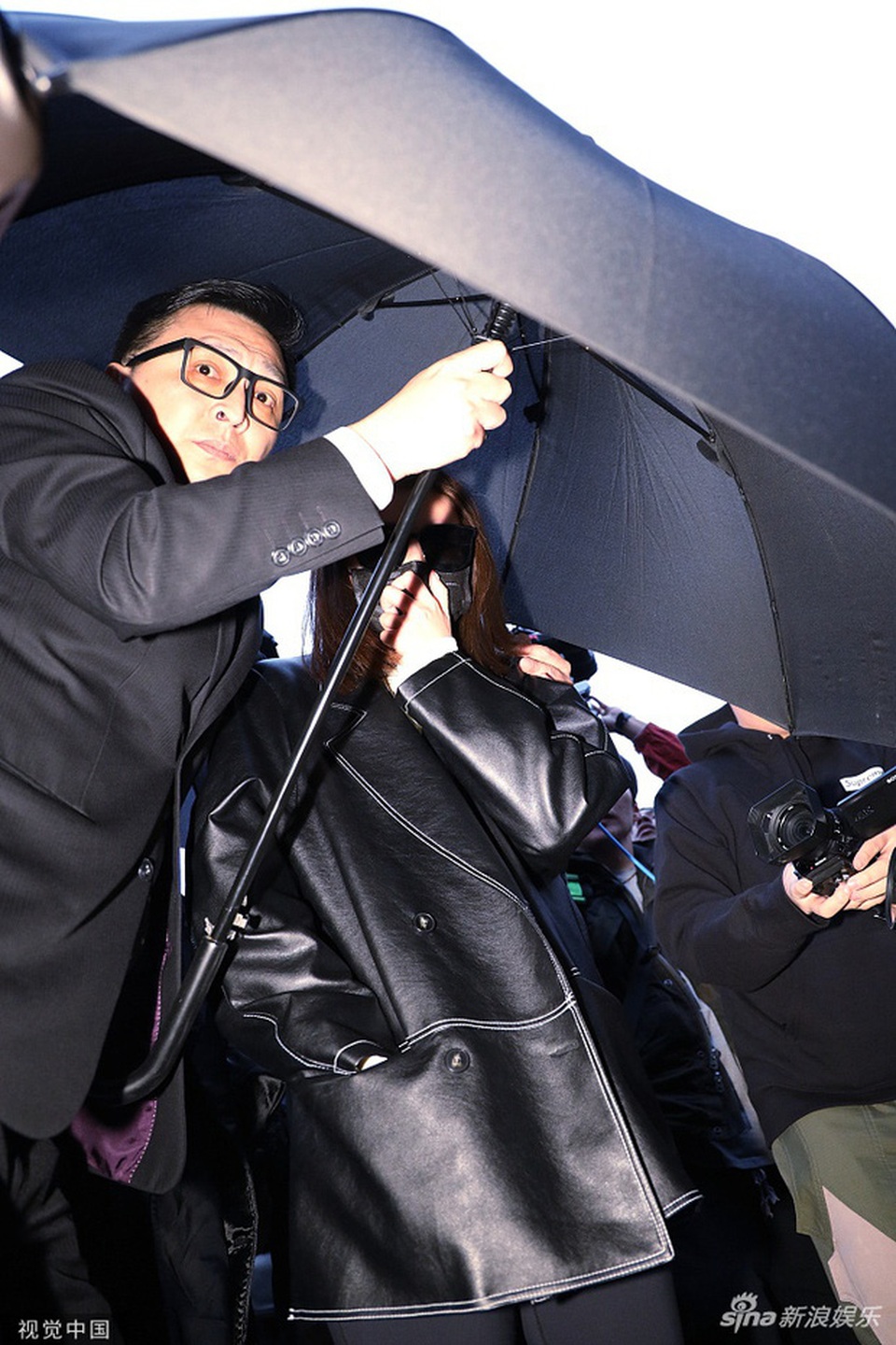 Bạn gái Cao Dĩ Tường lần đầu xuất hiện, đưa thi thể nam tài tử về Đài Loan - 2 Bạn gái Cao Dĩ Tường lần đầu xuất hiện, đưa thi thể nam tài tử về Đài Loan - 2