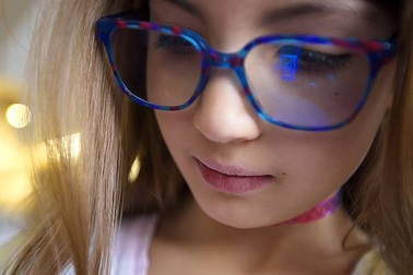 Điều trị bằng thuốc có làm giảm cận thị ở trẻ không?