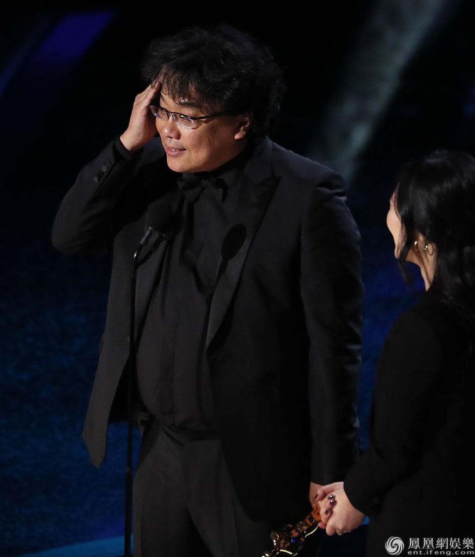Khoảnh khắc rực rỡ của dàn sao “Ký sinh trùng” trên thảm đỏ Oscar 2020 - 24 Khoảnh khắc rực rỡ của dàn sao “Ký sinh trùng” trên thảm đỏ Oscar 2020 - 24