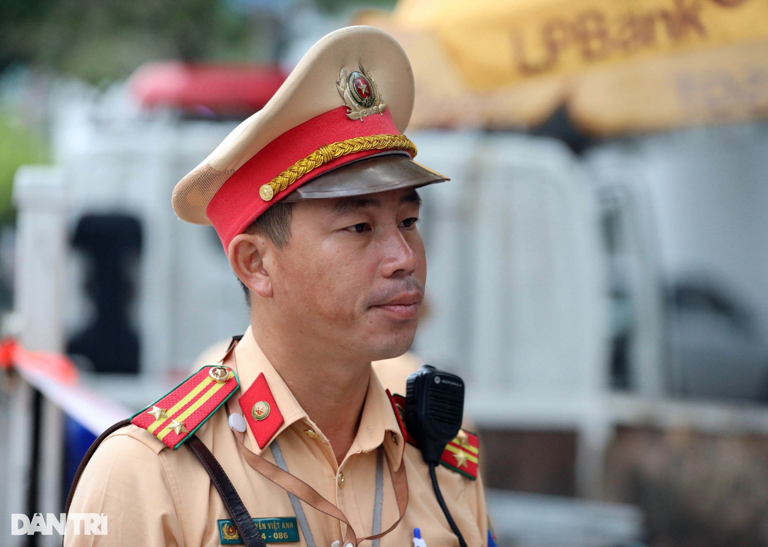 Người vi phạm dắt xe máy ngược chiều đường Nguyễn Trãi khi thấy CSGT - 15 Người vi phạm dắt xe máy ngược chiều đường Nguyễn Trãi khi thấy CSGT - 15