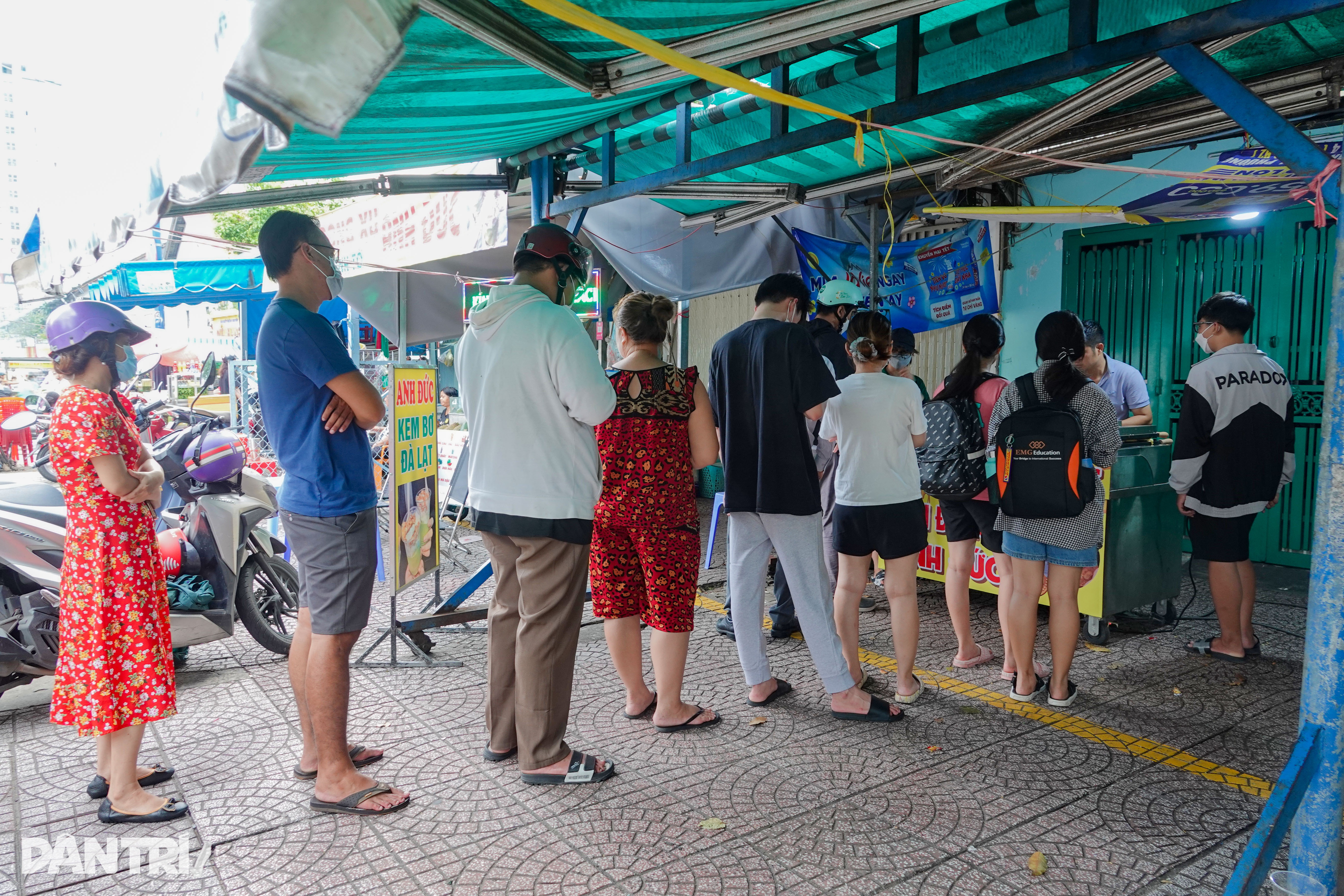 אמא לשלושה מוכרת 2,000 עוגות מטבעות בכל יום, הכנסות של יותר מ-6 טון אורז - 1 Mẹ 3 con bán 2.000 bánh đồng xu mỗi ngày, doanh thu hơn 6 tấn lúa - 1