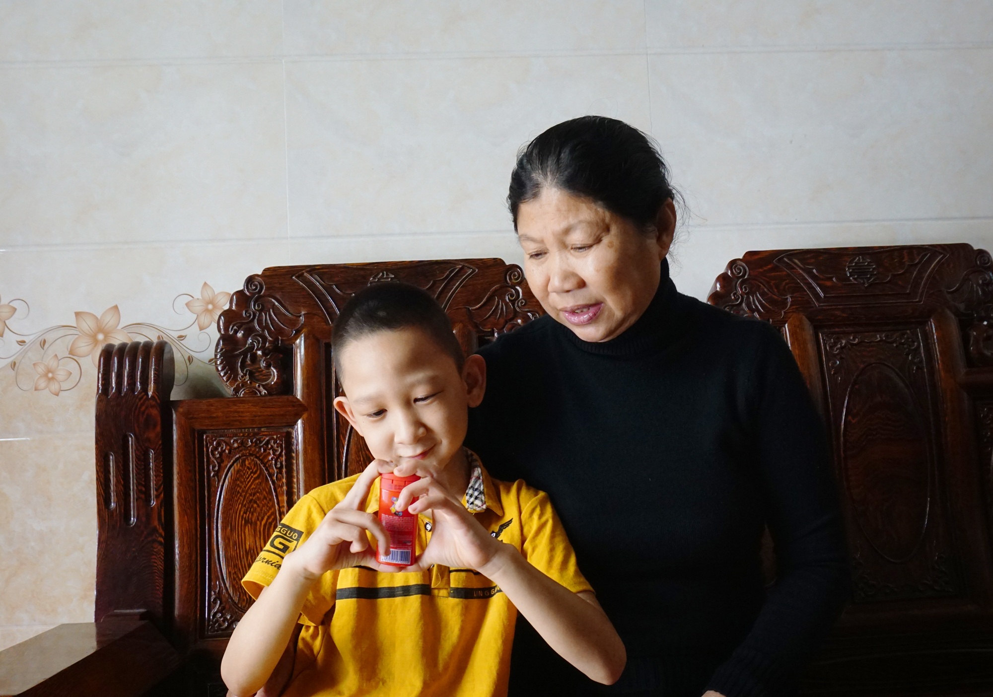 Hành trình hồi sinh đầy gian nan của cậu bé đa dị tật 2 lần bị bỏ rơi - 4 Hành trình hồi sinh đầy gian nan của cậu bé đa dị tật 2 lần bị bỏ rơi - 4