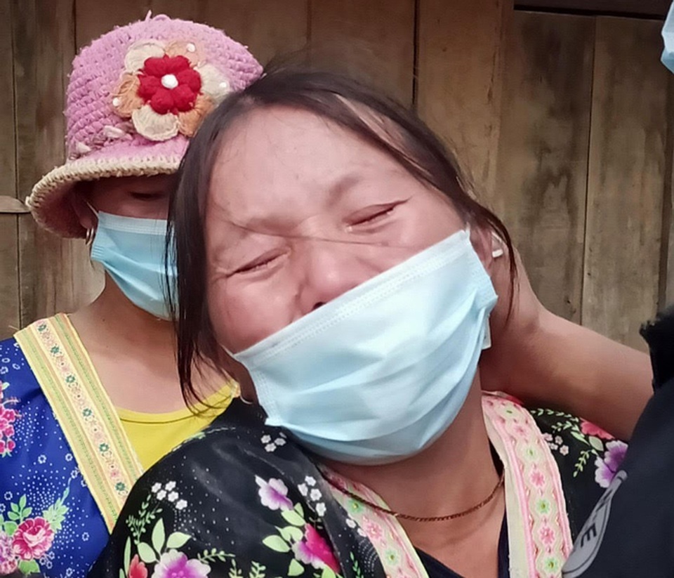 Mối tình bất ngờ của người đàn ông dân tộc Mông khóc ngất bên đống tro tàn - 5 Mối tình bất ngờ của người đàn ông dân tộc Mông khóc ngất bên đống tro tàn - 5