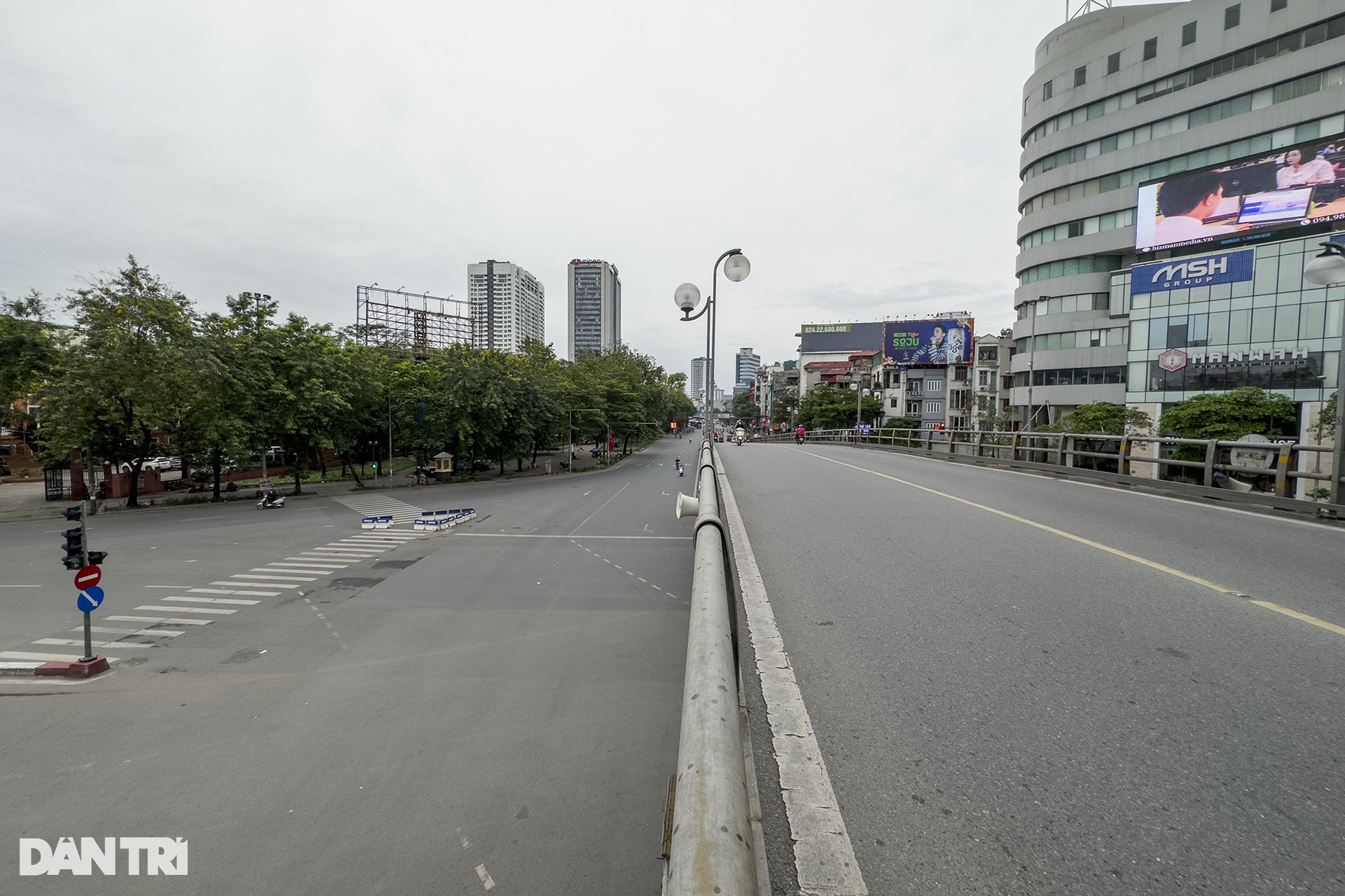 Hà Nội nhịp sống chậm lại trong ngày đầu kỳ nghỉ lễ - 10 Hà Nội nhịp sống chậm lại trong ngày đầu kỳ nghỉ lễ - 10