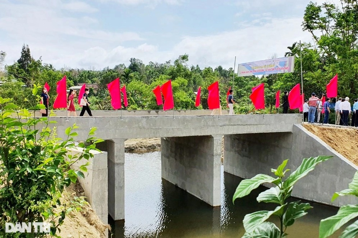 Nguyên Chủ tịch nước Trương Tấn Sang dự khánh thành cầu Gò Đình ở Quảng Nam - 2 Nguyên Chủ tịch nước Trương Tấn Sang dự khánh thành cầu Gò Đình ở Quảng Nam - 2