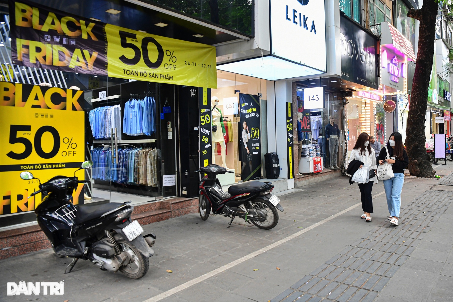 Lỉnh kỉnh túi lớn túi bé săn sale Black Friday, hóa đơn chục triệu đồng - 14 Lỉnh kỉnh túi lớn túi bé săn sale Black Friday, hóa đơn chục triệu đồng - 14