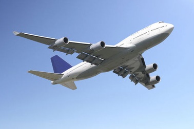 Máy bay Ba Lan chở 160 người hạ cánh khẩn cấp do bị dọa bom