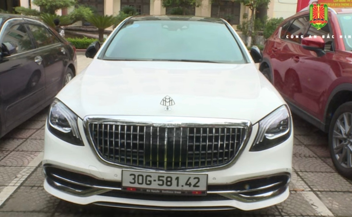 Lừa bán máy xúc kiếm hơn 7 tỷ đồng mua xe sang Maybach - 3 Lừa bán máy xúc kiếm hơn 7 tỷ đồng mua xe sang Maybach - 3