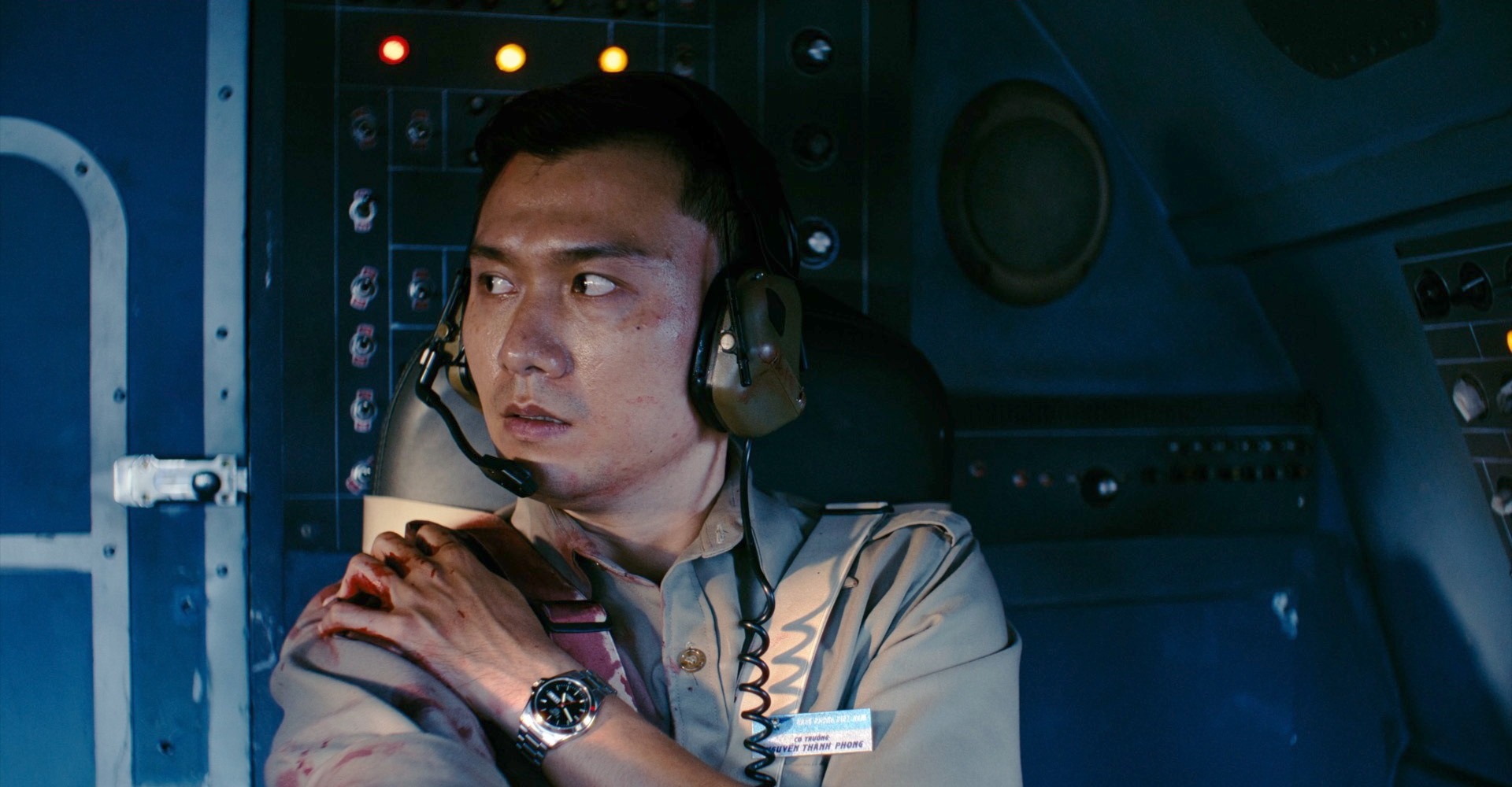 Dàn diễn viên điển trai, 6 múi tranh đấu trong phim Tử chiến trên không - 17 Dàn diễn viên điển trai, 6 múi tranh đấu trong phim Tử chiến trên không - 17