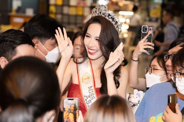 Á hậu Ngọc Hằng rạng rỡ về nước sau giải thưởng tại Hoa hậu Liên lục địa