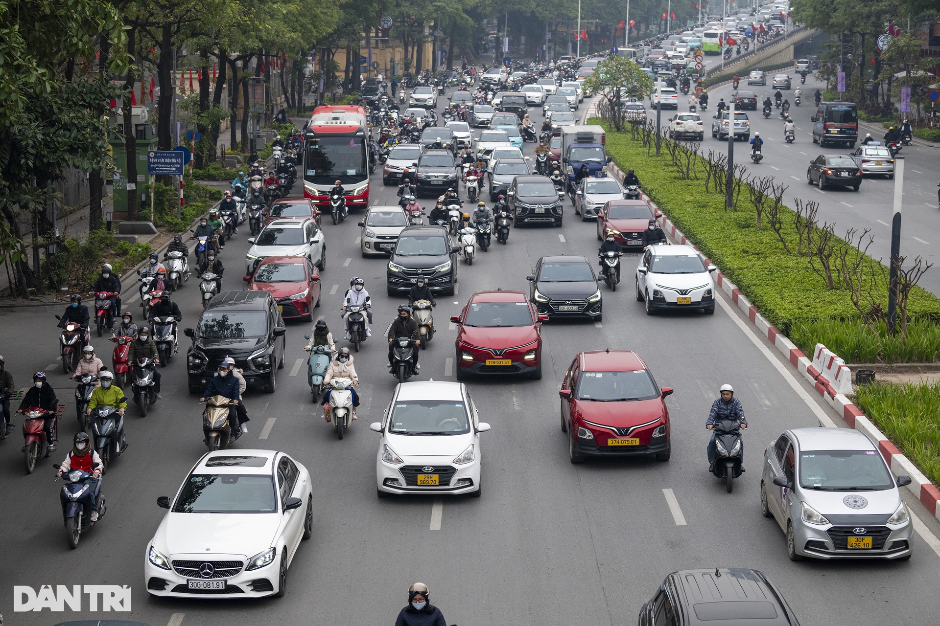 Hình ảnh so sánh trước và sau Tết: Giao thông dễ thở, ùn tắc giảm dần - 2 Hình ảnh so sánh trước và sau Tết: Giao thông dễ thở, ùn tắc giảm dần - 2