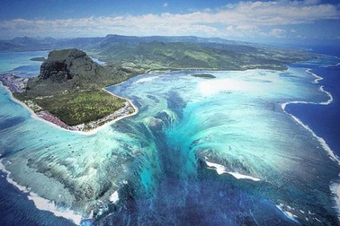 Nét diệu kỳ của những thác nước độc đáo nhất thế giới