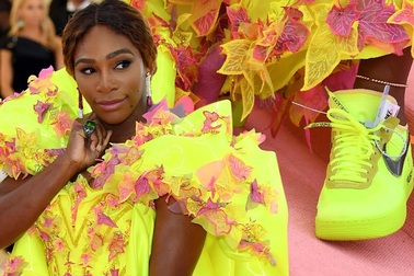 Serena Williams diện trang phục sắc màu