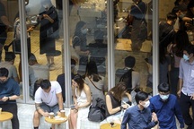 Hong Kong hối hả ứng phó "sóng thần" Covid-19 thứ 3