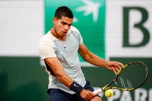 Alcaraz, Zverev tăng tốc ngay vòng đầu Roland Garros