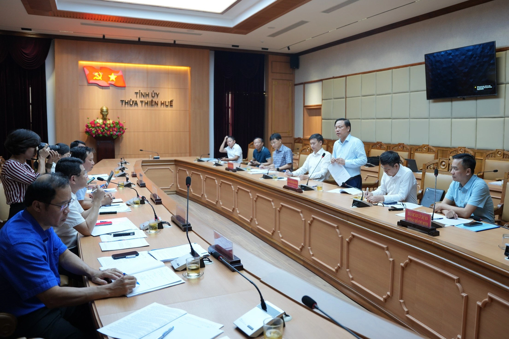 Bí thư Thừa Thiên Huế yêu cầu tăng cường tuần tra, xử lý vi phạm giao thông - 1 Bí thư Thừa Thiên Huế yêu cầu tăng cường tuần tra, xử lý vi phạm giao thông - 1