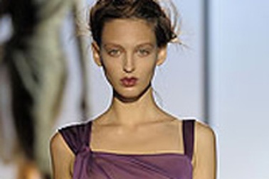 BST quyến rũ và nữ tính của Alberta Ferretti