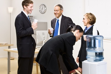 Tại sao việc uống đủ nước tại nơi làm việc là điều cực kỳ quan trọng?