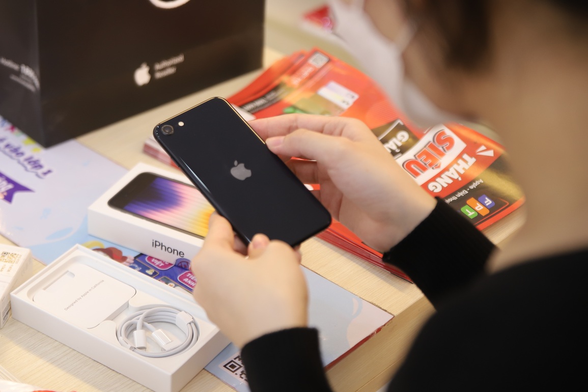 Vừa lên kệ, iPhone SE 2022 đã giảm giá tại Việt Nam - 1 Vừa lên kệ, iPhone SE 2022 đã giảm giá tại Việt Nam - 1