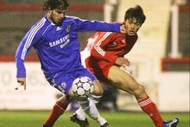 Để xô xát với cầu thủ TQ, trợ lý HLV QPR bị sa thải 