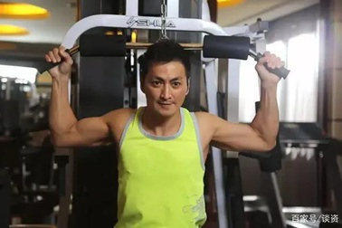 “Triển Chiêu” Hà Gia Kính: Giàu có nhưng cô độc ở tuổi 61