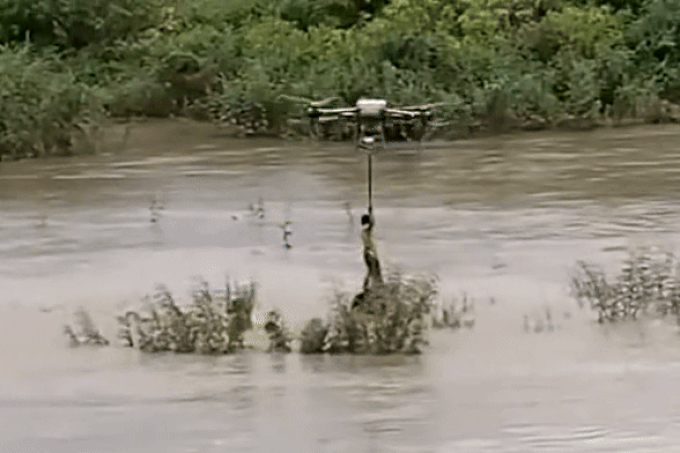 Chuyên gia nói về việc dùng drone cứu người gặp nạn tại Việt Nam - 1 Chuyên gia nói về việc dùng drone cứu người gặp nạn tại Việt Nam - 1