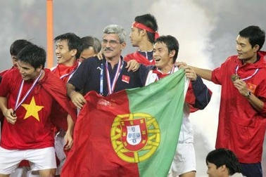 HLV Calisto cùng các học trò sẽ tái ngộ trên sân Thống Nhất vào tháng 9