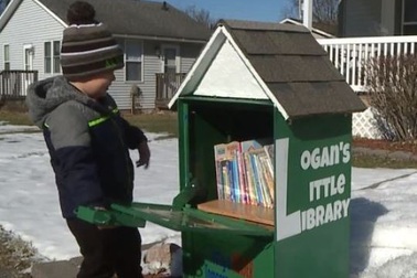 Cậu bé 5 tuổi tự lập thư viện duy nhất trong thị trấn