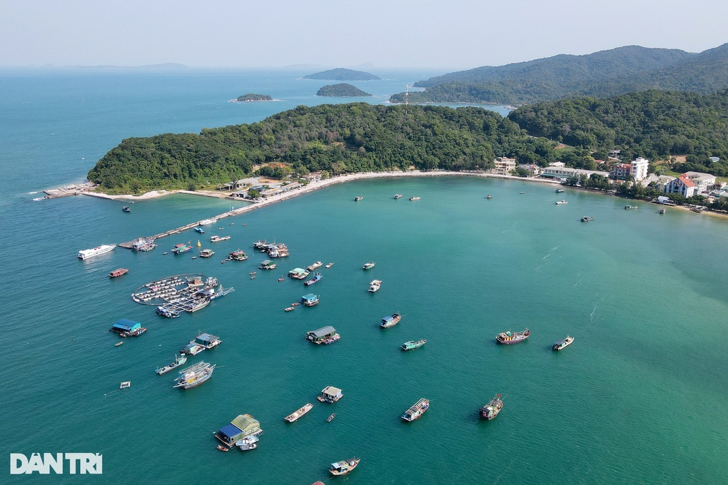 Cử tri Quảng Ninh than nỗi khổ của cán bộ xã đảo - 1 Cử tri Quảng Ninh than nỗi khổ của cán bộ xã đảo - 1