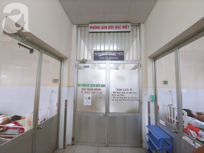 Đi làm nuôi mẹ già bị tai biến, chồng bị điện giật phải cắt 2 tay, vợ và 4 con đau đớn gom góp tiền cứu bố - Ảnh 1.