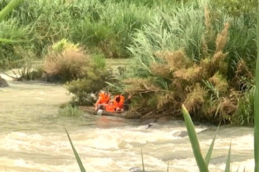 Giải cứu 3 người trong gia đình mắc kẹt trên đảo ở Lâm Đồng