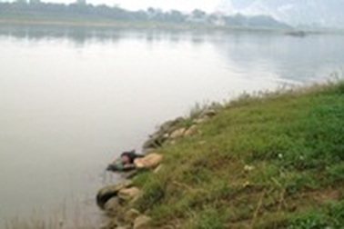 Phát hiện xác người đàn ông trôi trên sông Mã