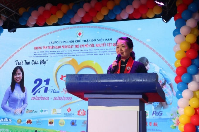 Chủ tịch Hội Chữ thập đỏ VN bà Bùi Thị Hòa phát biểu