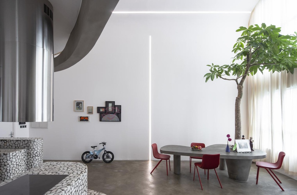 Căn hộ 200m2 ở Sài Gòn “hầm hố” với những hình khối bằng đá lạ mắt - 4