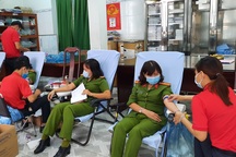Tuổi trẻ Công an Sóc Trăng hăng hái hiến máu tình nguyện dịp Tết