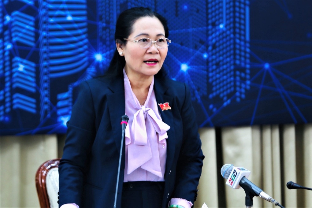 Chậm cấp sổ hồng cho người dân, TPHCM cần trả lời chờ đến bao giờ? - 1 Chậm cấp sổ hồng cho người dân, TPHCM cần trả lời chờ đến bao giờ? - 1