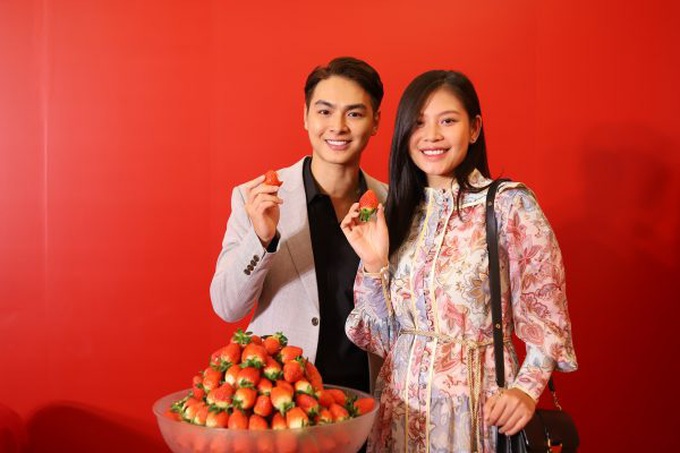 Sao Việt nô nức tham dự buffet dâu tây Hàn Quốc &quot;Queen of Strawberry&quot; - Ảnh 6.