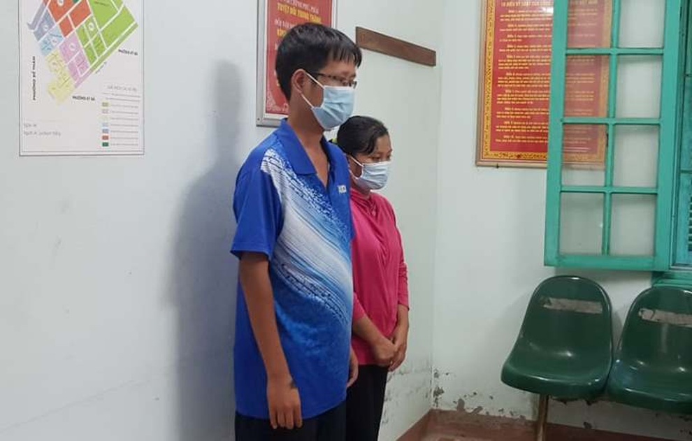 Nhận tiền lót tay để cho công nhân không có giấy xét nghiệm thông chốt - 1 Nhận tiền lót tay để cho công nhân không có giấy xét nghiệm thông chốt - 1