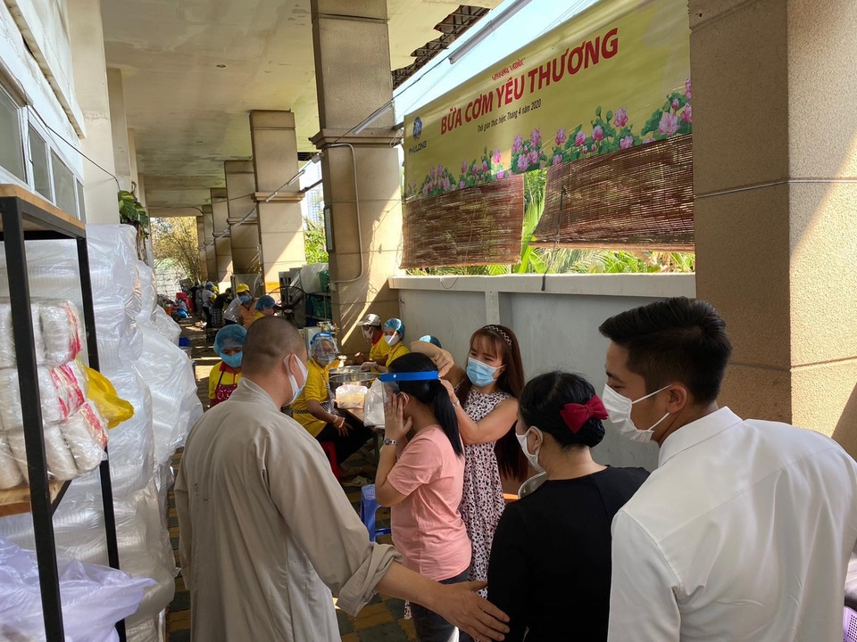 Các nữ tỉ phú chống dịch Covid-19 như thế nào? - 4 Các nữ tỉ phú chống dịch Covid-19 như thế nào? - 4