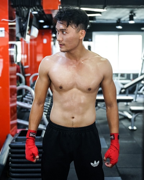 Dàn diễn viên điển trai, 6 múi tranh đấu trong phim Tử chiến trên không - 18