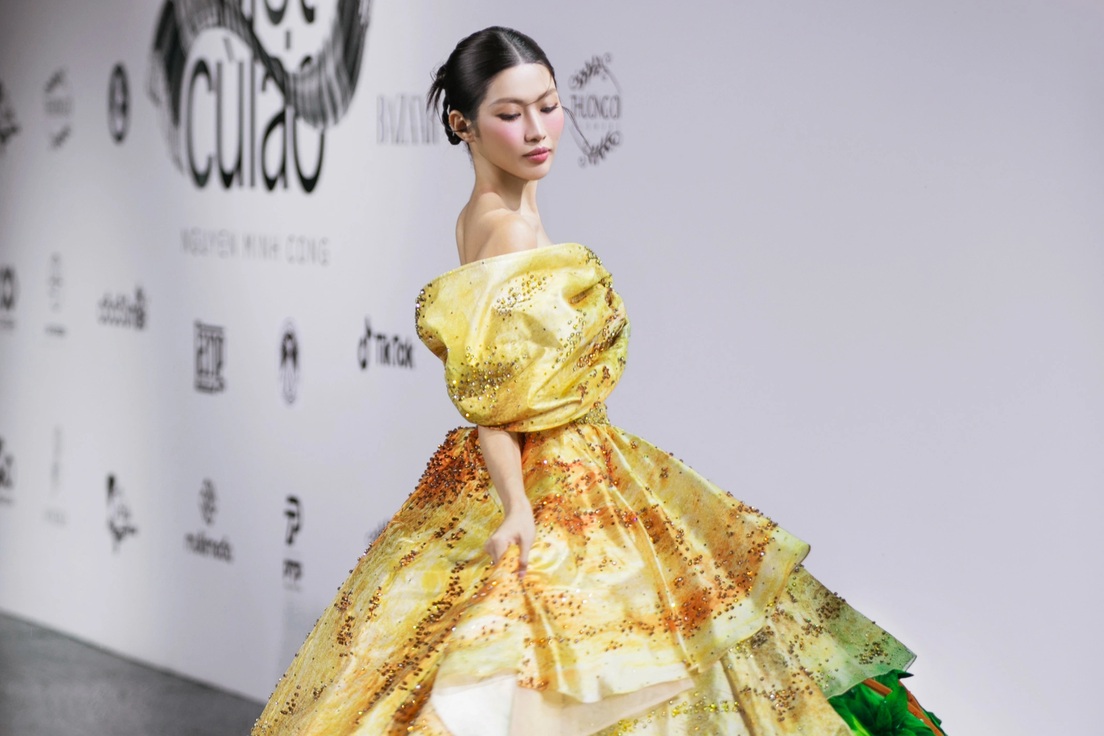 Á hậu Quỳnh Châu mặc trang phục độc đáo, gây chú ý trước ngày cưới