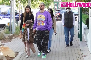 Scott Disick & Amelia Hamlin đi mua sắm