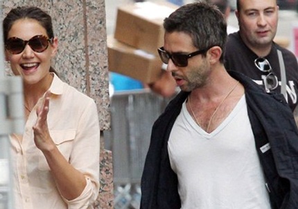 Katie Holmes vui vẻ hò hẹn với đồng nghiệp nam