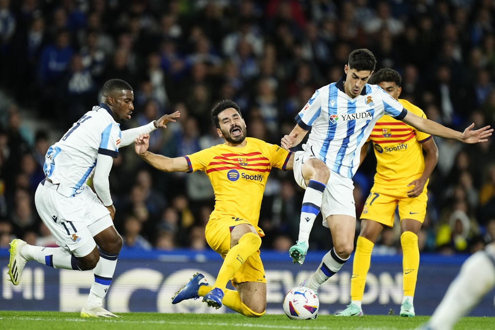 Thắng nghẹt thở phút bù giờ, Barcelona tiếp tục bám đuổi Real Madrid - 1 Thắng nghẹt thở phút bù giờ, Barcelona tiếp tục bám đuổi Real Madrid - 1