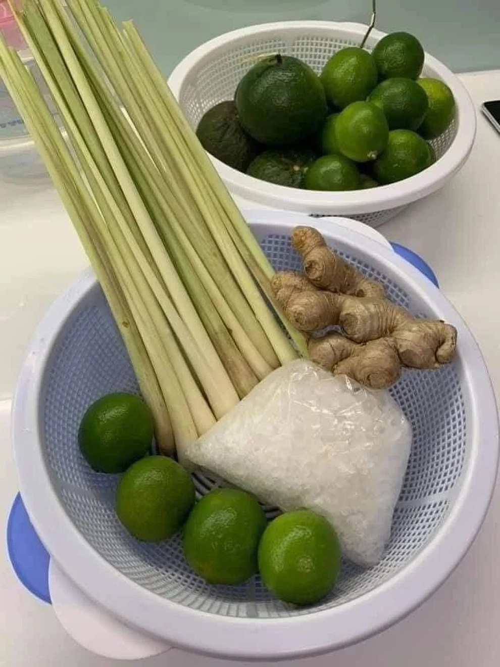 Nhà tôi là F0: 25 ngày, 10 người dìu nhau bước qua cuộc chiến - 2 Nhà tôi là F0: 25 ngày, 10 người dìu nhau bước qua cuộc chiến - 2
