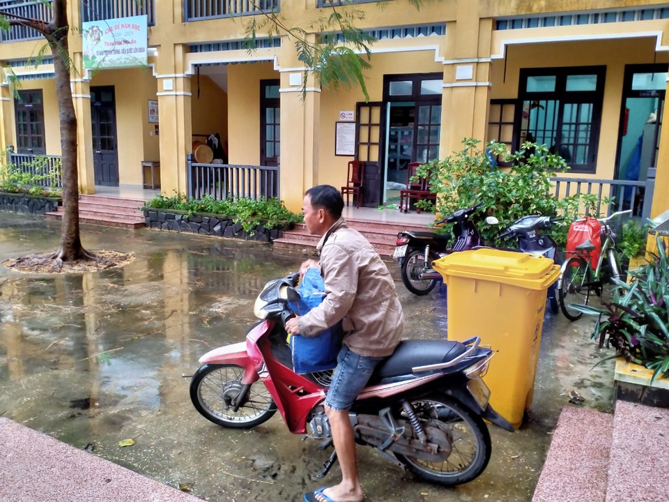 Người dân Hội An thở phào sau một đêm “canh” bão - 3 Người dân Hội An thở phào sau một đêm “canh” bão - 3