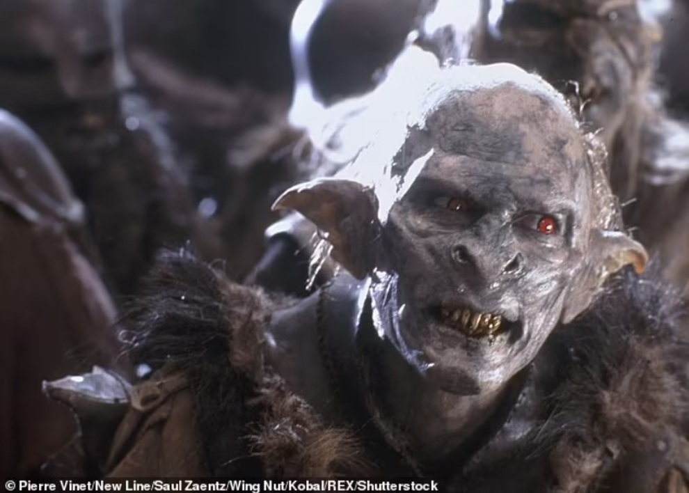 Người đàn ông tự biến mình thành nhân vật siêu kinh dị - 2 Người đàn ông tự biến mình thành nhân vật siêu kinh dị - 2