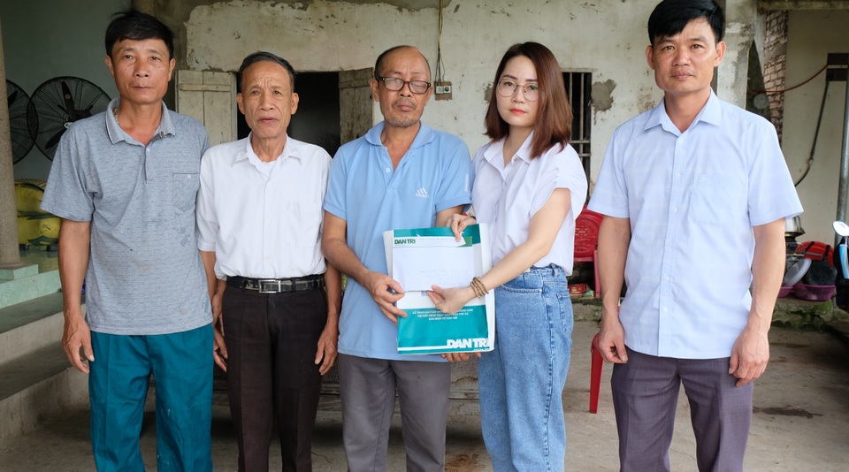 Gần 90 triệu đồng đến với gia đình vợ chồng ung thư, người vợ đã qua đời - 3 Gần 90 triệu đồng đến với gia đình vợ chồng ung thư, người vợ đã qua đời - 3